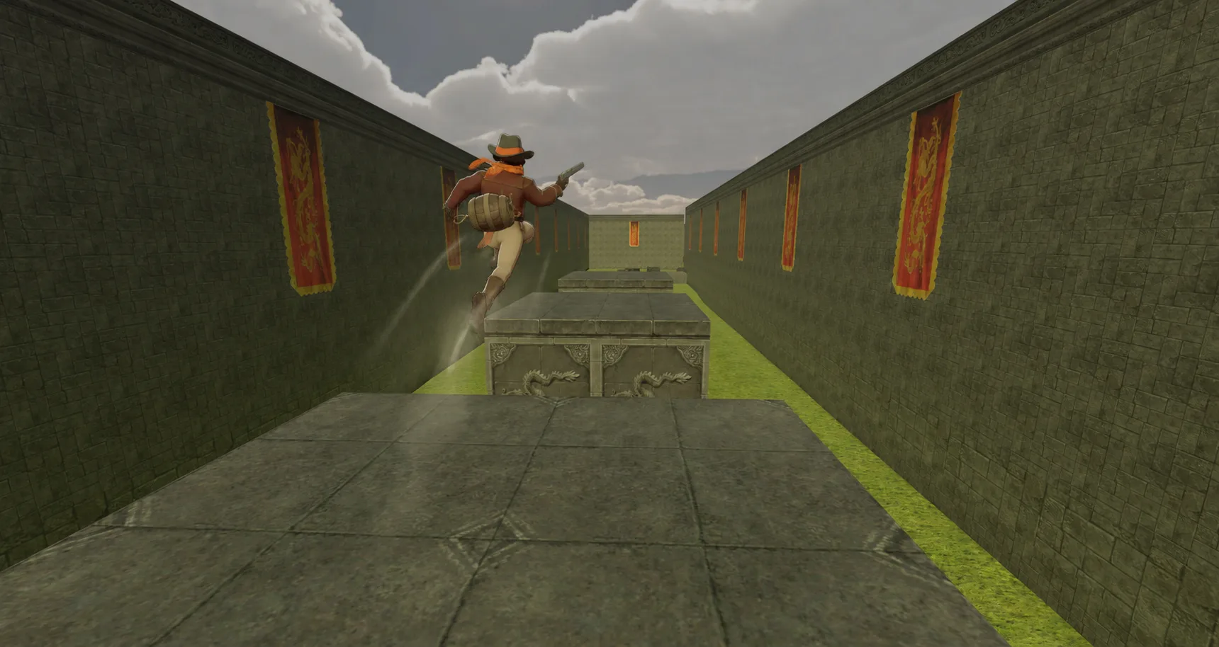Holliday em pleno bunny hop dentro do sandbox do Deadlock, saltando por um corredor de treino com baús e estandartes vermelhos nas paredes